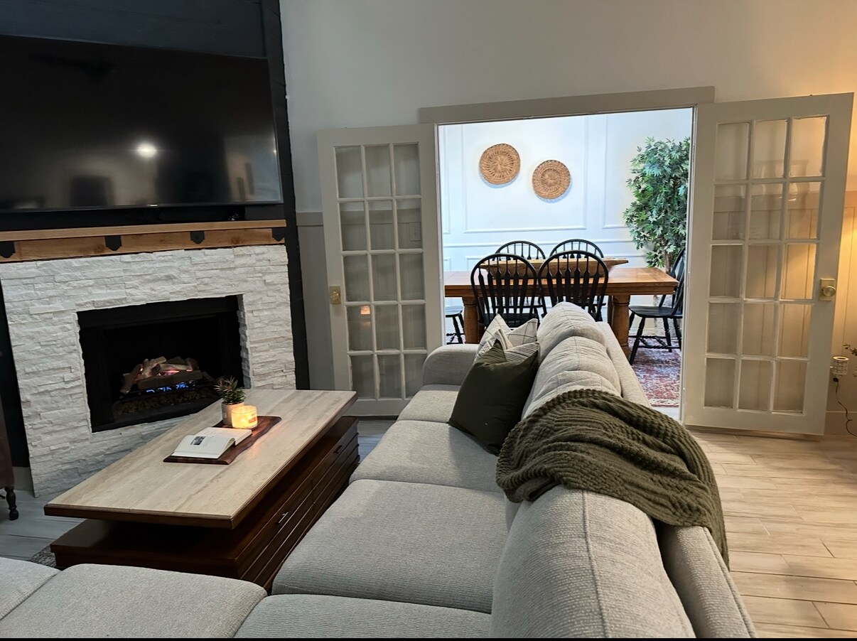 Building Photo - 5006 Deer Point Dr