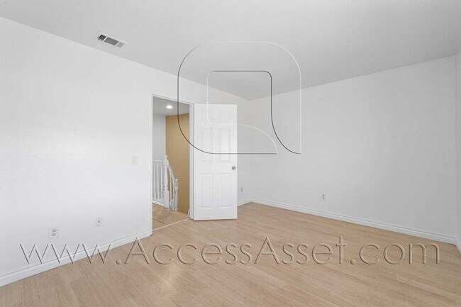 Building Photo - Spacious 2 Bed/2 Bath Home with Private Pa...