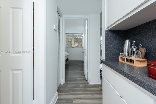 Building Photo - 8889 Fontainebleau Blvd