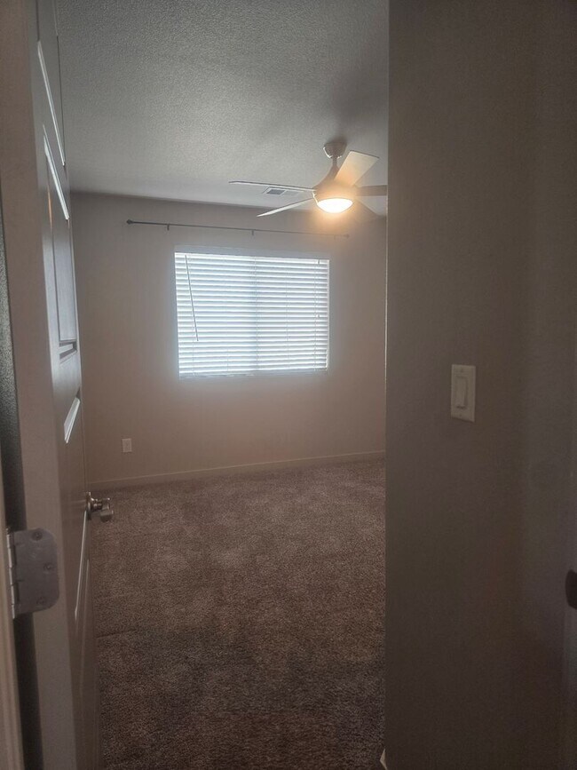 Building Photo - Beautiful home available now!
