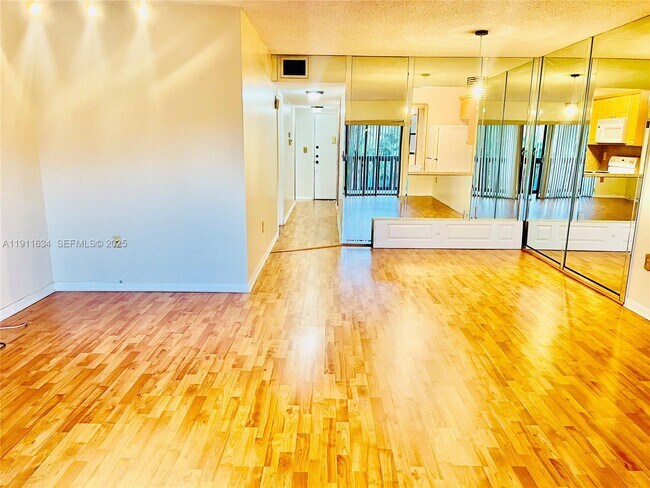 Building Photo - 1021 Mockingbird Ln