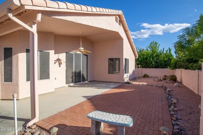 Building Photo - CATALINA FOOTHILLS 3 BEDROOM 2 BATH WITH DEN NEAR SABINO CANYON