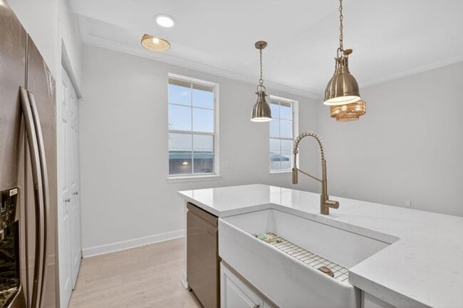 Building Photo - 695 Hibiscus St