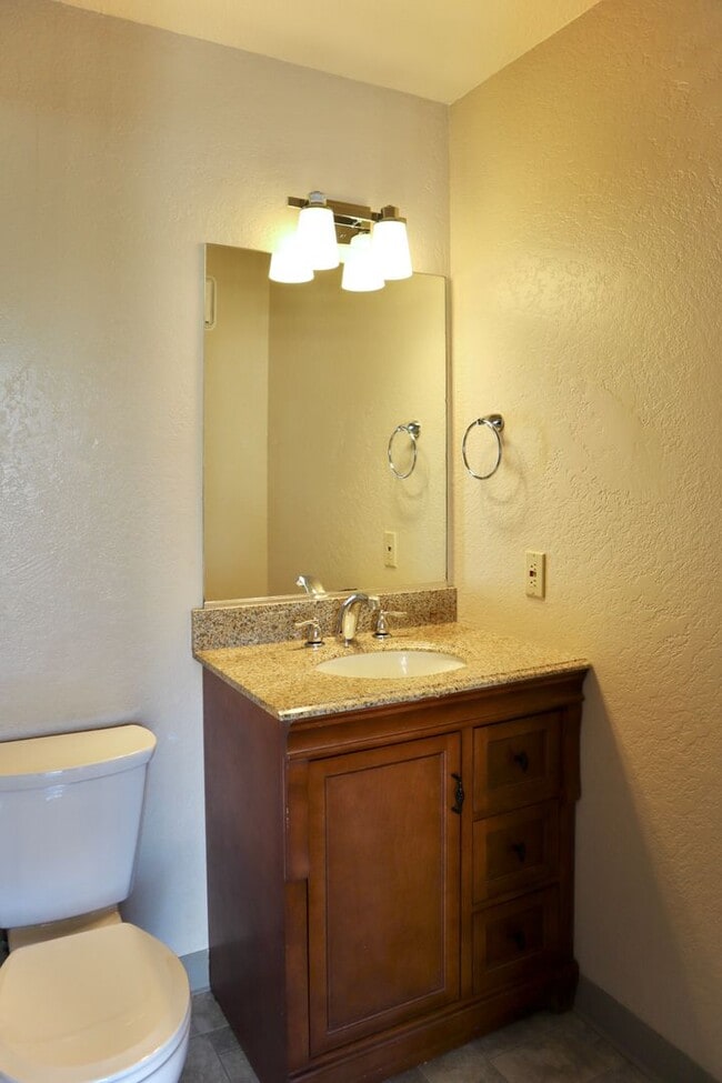 Building Photo - Charming 2-bedroom condo - Mission San Jose District!