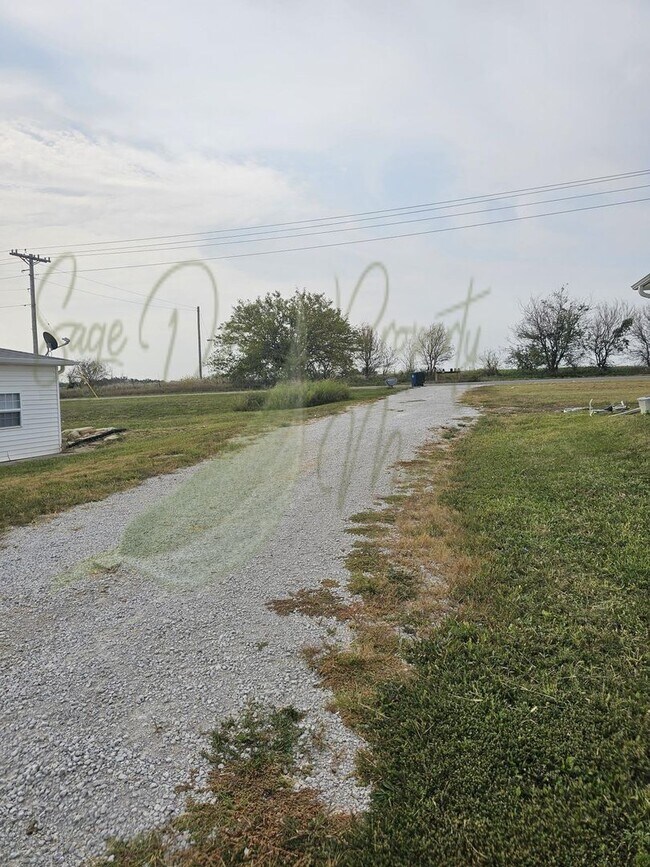 Building Photo - 119 NE State Hwy E