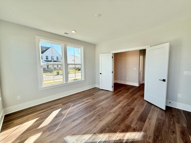 Building Photo - Newly Built 5BD, 4.5BA Knightdale Home wit...