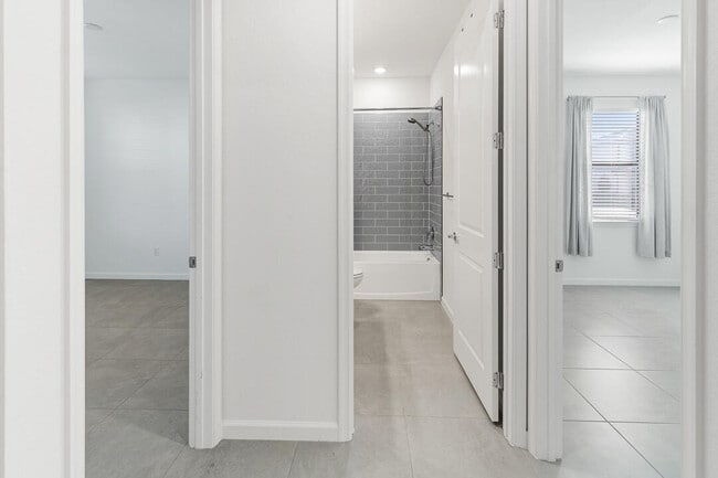 Building Photo - 758 SE Courances Dr