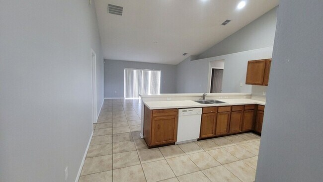 Building Photo - Beautiful 3 bedroom 2 bath home