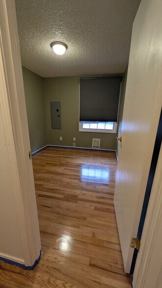 Rm #3 - 2300 192nd Pl SW