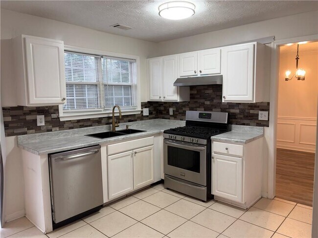 Building Photo - 620 Manor Glen Dr