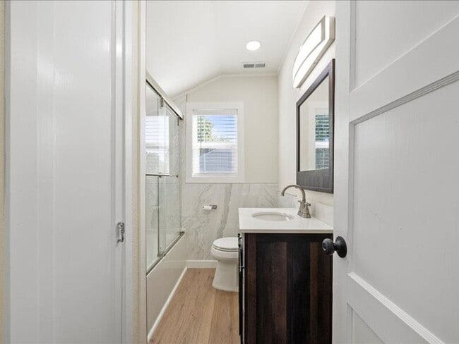 Building Photo - 910 Torbett St