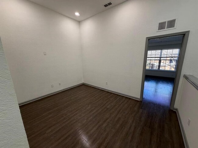 Building Photo - 2865 Polana St