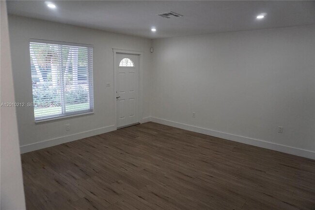 Building Photo - 11043 SW 79th Ave