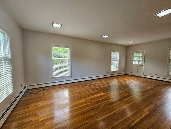 Building Photo - WITCH DUCK POINT