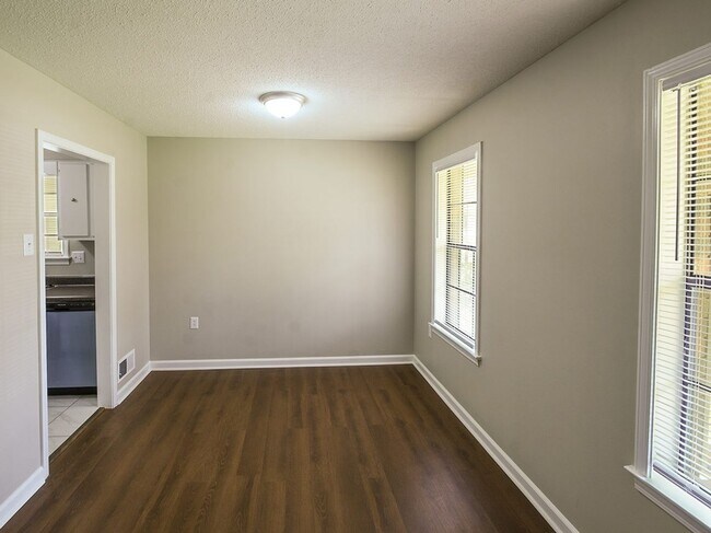 Building Photo - NEWLY UPDATED  3 bed 2 bath home in Bartlett.