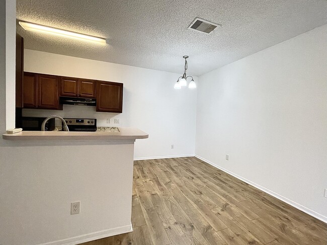 Building Photo - 2516 Grassy Point Dr