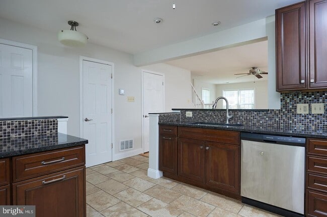 Building Photo - 124 Barnsfield Ct