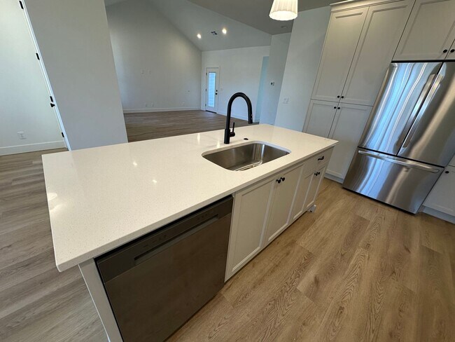 Building Photo - Desert Horizon!! BEAUTIFUL BRAND NEW 4 bed...