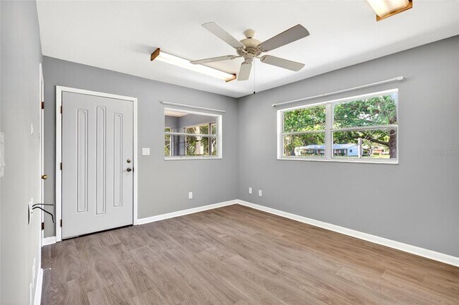 Building Photo - 3423 SW 27th St