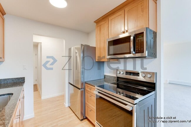 Building Photo - 911 N 73rd St