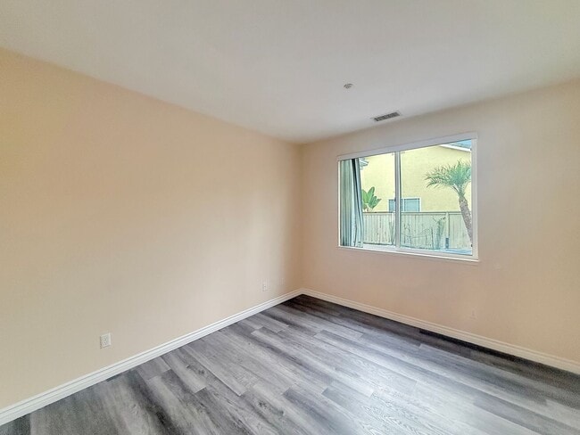 Building Photo - Beautiful 5B/3BA Home in Vista Available for Rent!