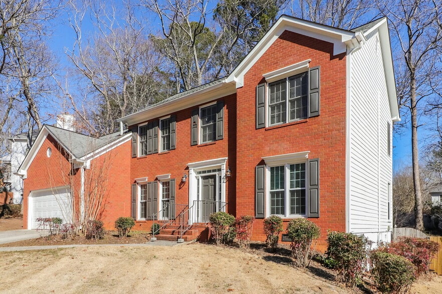 Building Photo - 245 St Martins Dr SE