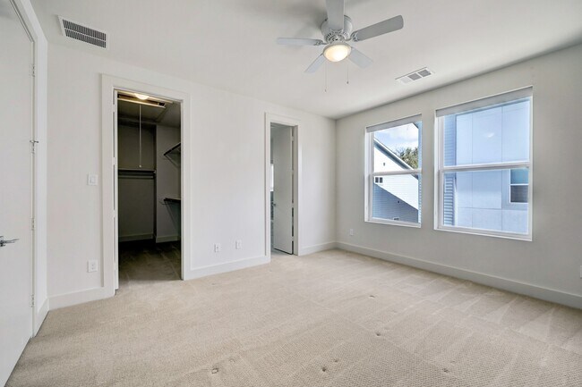 Building Photo - 4813 Martin Oaks Ln