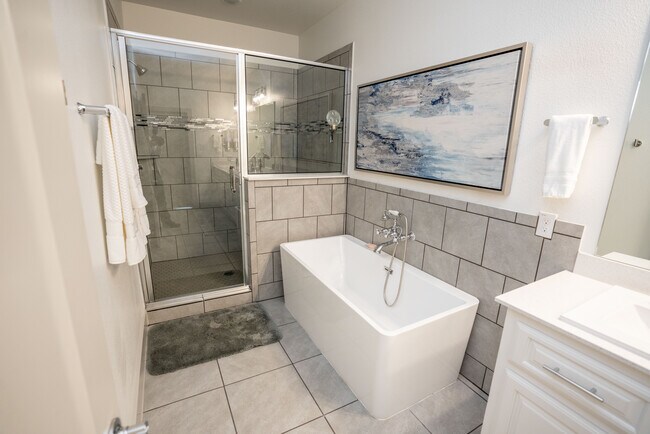 Master Bath - 2522 El Camino Ln