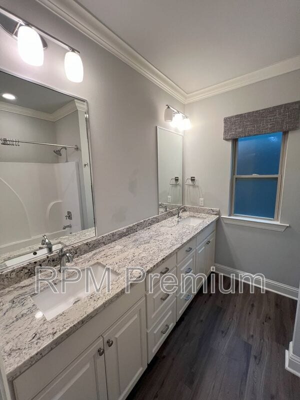 Building Photo - 2353 Orpine Ave