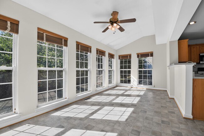 Building Photo - Meticulously maintained & spacious 4 Bd/2 full & 2 half bath home  Home in Dawson's Landing - Pet...