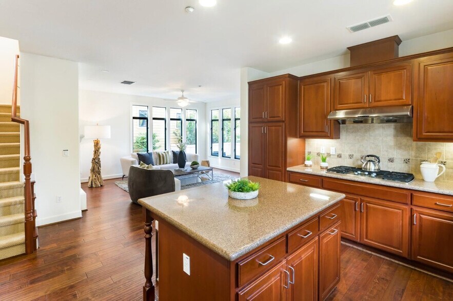 Building Photo - 401 Alder Ln