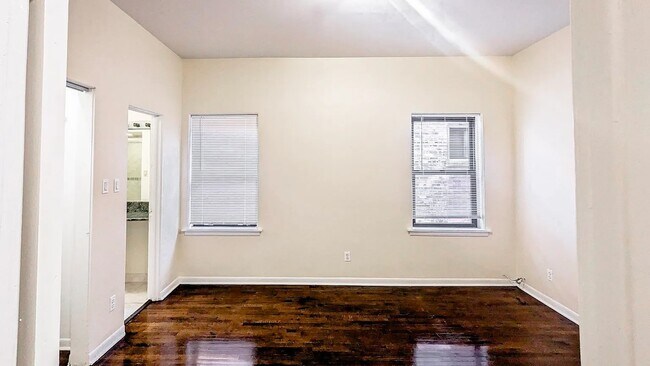 Building Photo - 5219 S Greenwood Ave