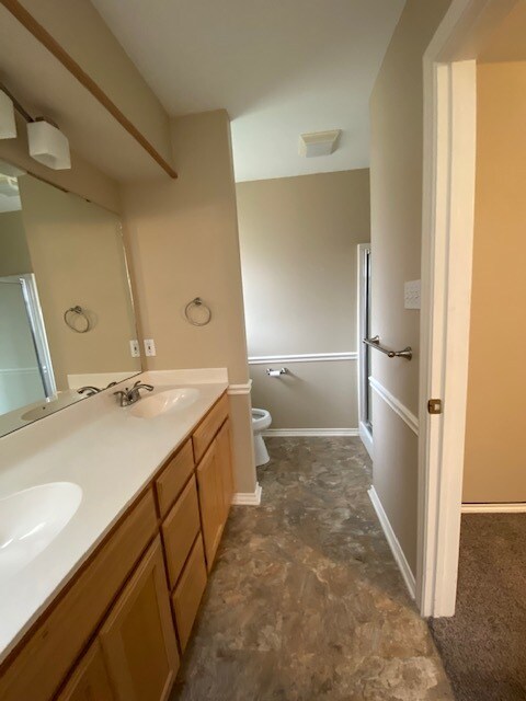 Main Bathroom - 1115 Oak Tree Drive