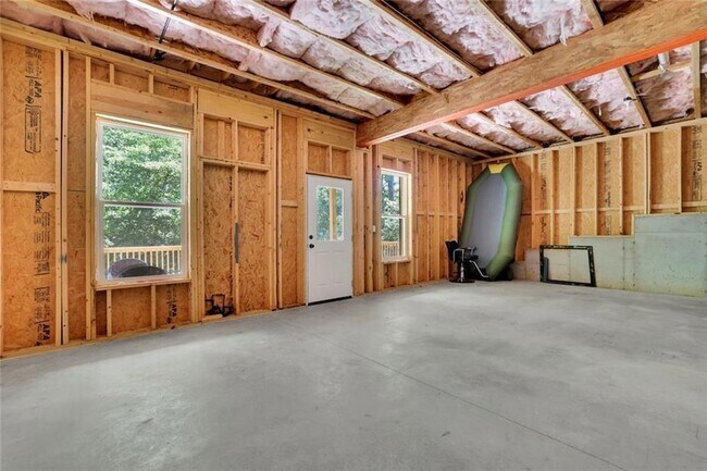 Building Photo - 6181 Shoreland Cir