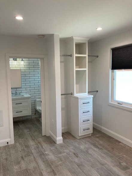 Building Photo - 5750 W 85th Pl