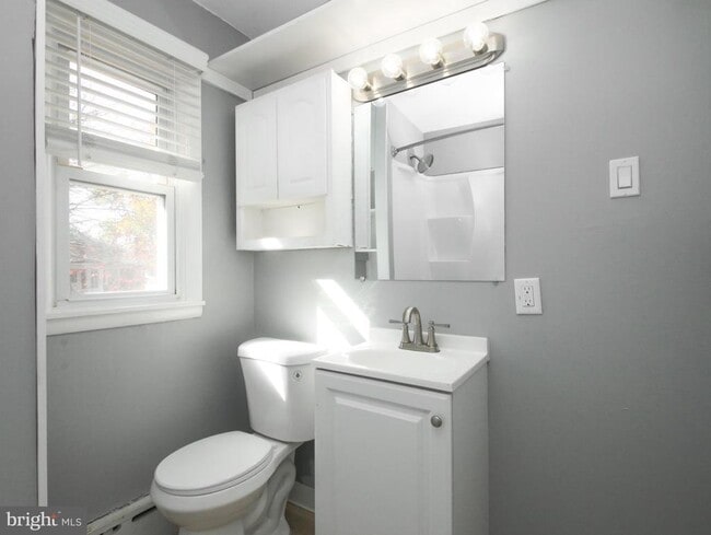 Building Photo - 2004 Trenton Ave