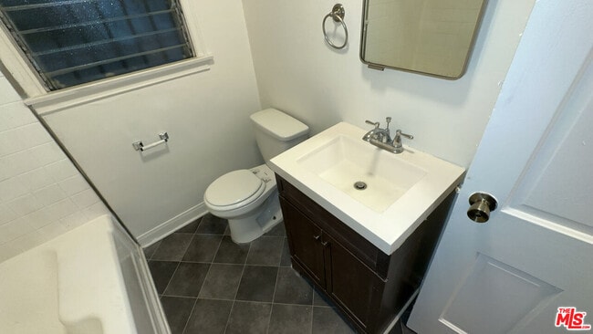 Building Photo - 4950 Beverly Blvd