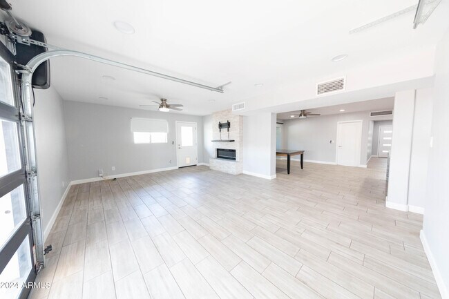 Building Photo - 2926 S Dromedary Dr