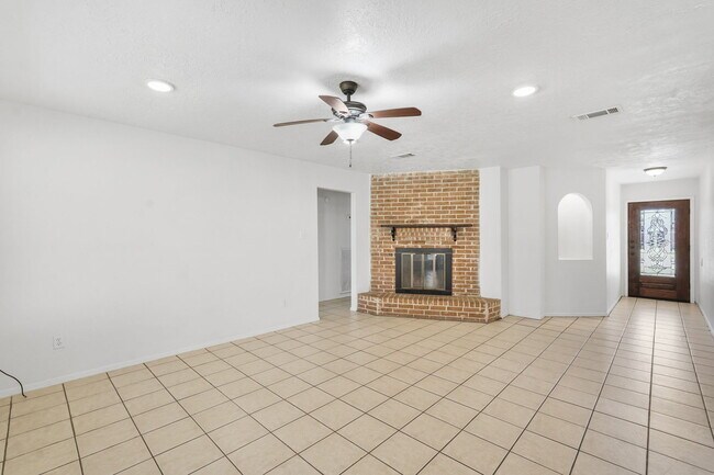 Building Photo - 15226 Flamingo Park