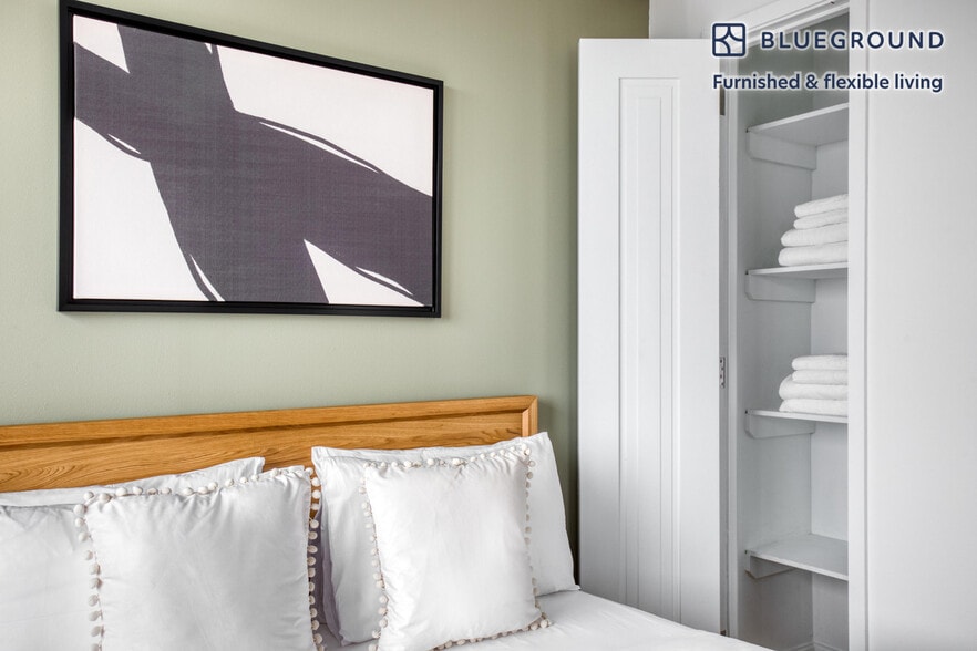 Building Photo - 105 Duane St