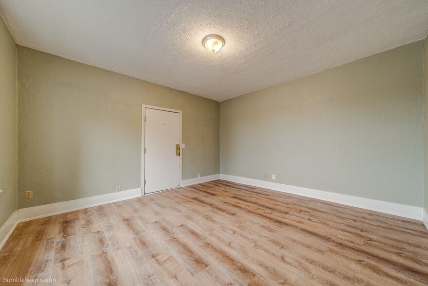 Building Photo - 802 Pine St