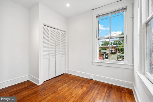 Building Photo - 1411 King St