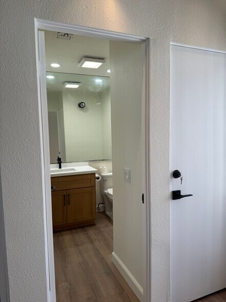 Building Photo - 475 Sunningdale Dr