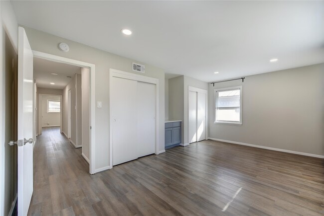 Building Photo - 6026 Clarewood Dr