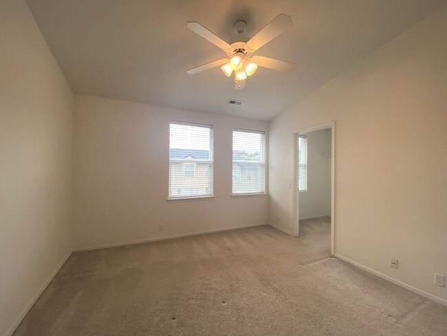 Building Photo - Beautifully Updated Townhouse with New Car...