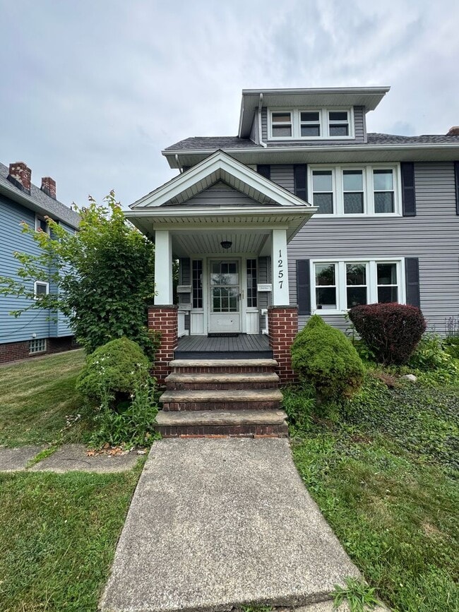 Building Photo - 1257 W Clifton Blvd