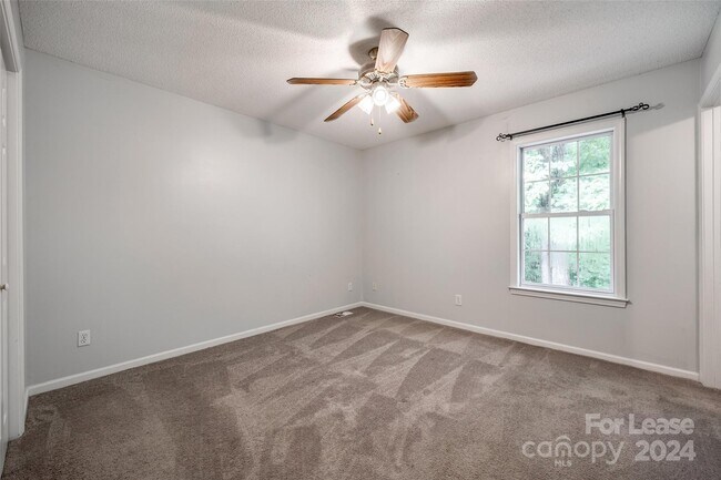 Building Photo - 2291 Douglas Heights Ln