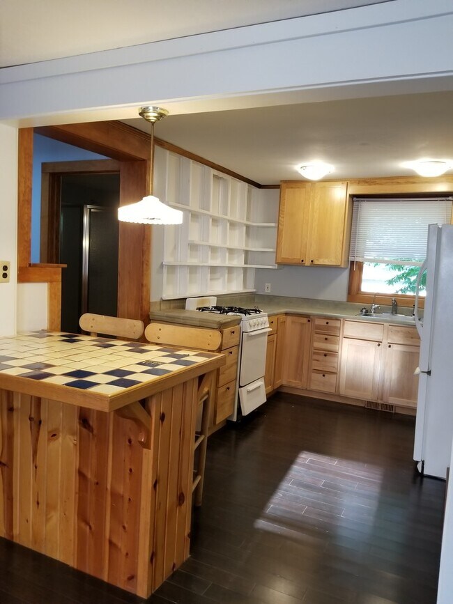 Building Photo - Great 3 bed 2 bath home!! AVAILABLE AUGUST 2027!