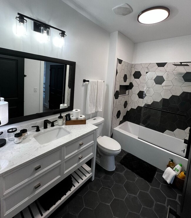 Building Photo - 206 Towncenter Drive Unit 22
