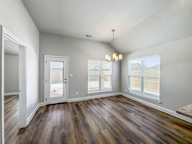 Building Photo - 2800 Orchid Dr